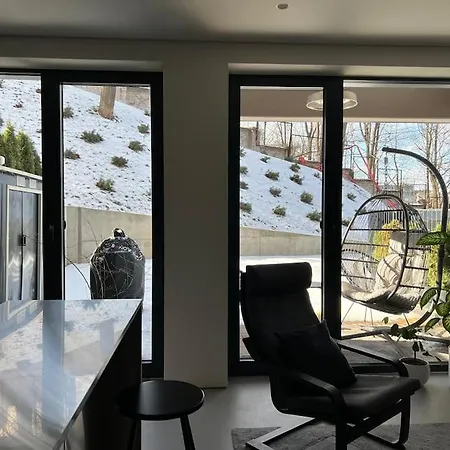 Unique Central W Patio וילנה